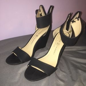 Black Wedges